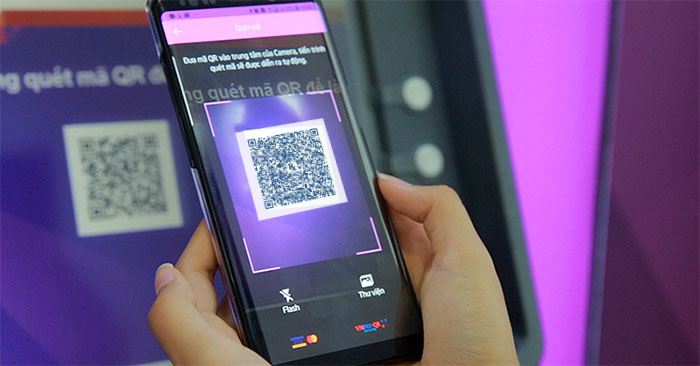 Hướng dẫn chuyển khoản qua QR code kh&ocirc;ng cần nhập số tài khoản.